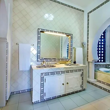 Sleeps 10 Pool Wifi Vila